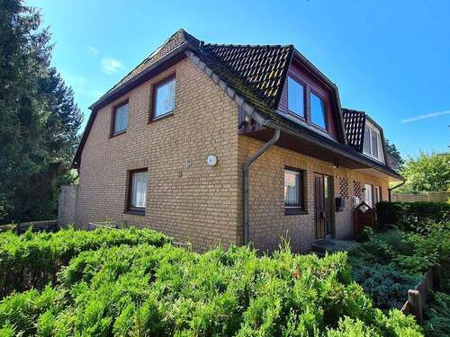 Vorderansicht - Haushälfte mit Vollkeller und ausgebautem Dachstudio in Hamburg - Eißendorf