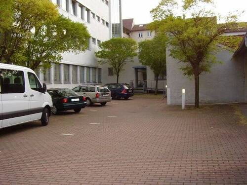 Innenhof mit kleiner Rampe - 