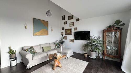 Wohnzimmer - 4 Zimmer Etagenwohnung in Pliezhausen