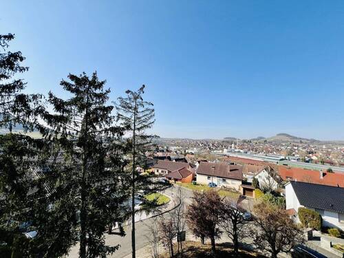 Aussicht vom Balkon - Hier dürfen Sie einziehen: 3,5-Zimmer auf rund 90 m², Westbalkon und Garage