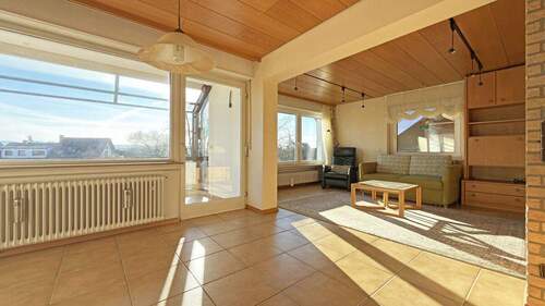 Wohn-/Esszimmer - 9 Zimmer Mehrfamilienhaus, Wohnhaus in Pliezhausen