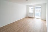 Wohnzimmer - ++ Erstbezug nach Sanierung ++ Moderne 2 Zimmerwohnung mit Dusche und Wanne + Solarmodul