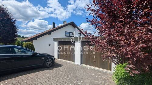 Garagen - 8 Zimmer Mehrfamilienhaus, Wohnhaus zum Kaufen in Dischingen