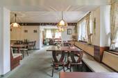 Gastraum - Mehrfamilienhaus, Wohnhaus in Hermsdorf/Erzgebirge zum Kaufen