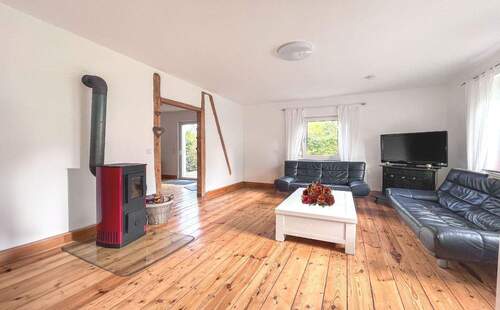 Wohnzimmer - Sofort bezugsfrei! Haus zum Mieten in der Nähe von Altenkirchen.