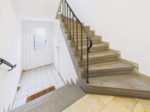 Treppenhaus - Etagenwohnung mit 98,80 m&sup2; in Bielefeld zum Kaufen