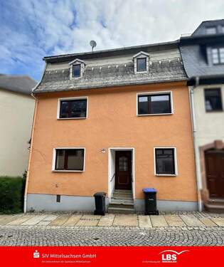 Außenansicht Straßenseite - Viel Platz und eine solide Bausubstanz