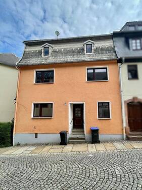 Außenansicht Straßenseite - 3 Zimmer Reihenendhaus in Rochlitz