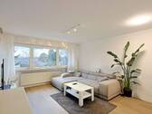 Schönes, großes Wohnzimmer mit Balkonzugang und Gartenblick - Gepflegte 3-Zimmer-Wohnung mit Balkon in guter Lage