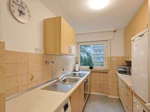 Einbauküche mit Geräten - 3 Zimmer Etagenwohnung in Leonberg