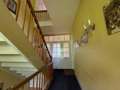 Treppenhaus zum OG - Mehrfamilienhaus, Wohnhaus mit 165,00 m² in Albstadt zum Kaufen