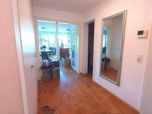 Diele mit Blick ins Wohnzimmer - 