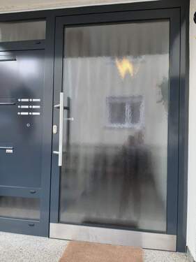 Sanierter Eingangsbereich - 