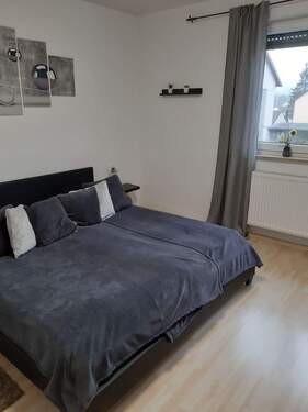 Elternschlafzimmer - Etagenwohnung mit 71,20 m&sup2; in Erlangen zur Miete