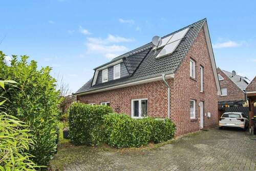 Front - Traumhafte Drei-Zimmer-Wohnung in begehrter Lage von Hude