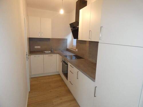 Küche mit Einbauküche - Etagenwohnung mit 80,00 m&sup2; in Dinkelsbühl zur Miete