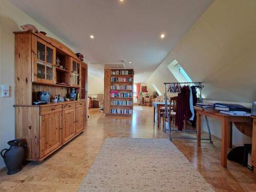 Großes Zimmer im Dachgeschoss - 