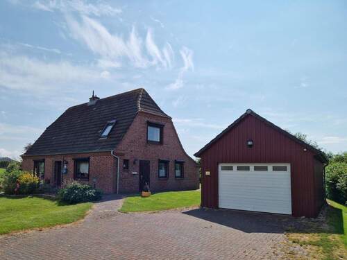 Objekt Auffahrt und Garage - Schönes Haus mit Dachgeschossstudio und großem Garten in Nordseenähe