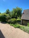 Terrasse mit Blick in herrlichen Garten - 