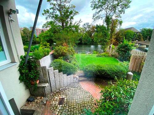 82 Wohnzimmerblick zum Garten - 