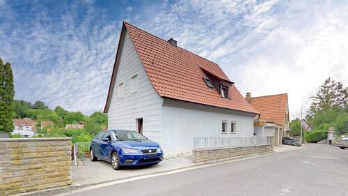 Außenbereich - Gepflegtes Einfamilienhaus mit Balkon, Ausblick und Garage