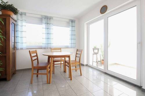 Essbereich mit Zugang zum Wintergarten - 