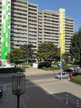 Hausansicht - Traum-Ausblick über den Rhein + großer Balkon + Selbstnutzung oder Vermietung möglich
