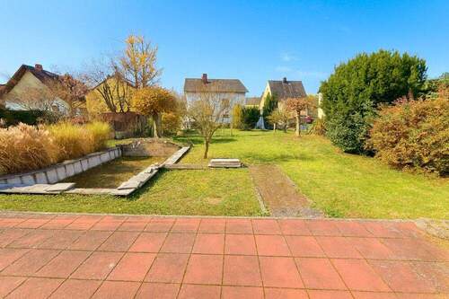 Garten - 1 Zimmer Mehrfamilienhaus, Wohnhaus in Brechen