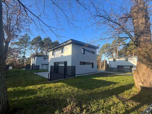 Grundstück - 5 Zimmer Einfamilienhaus zur Miete in Schwerin