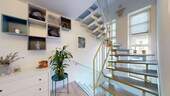 Treppenhaus im Erdgeschoss - 4 Zimmer Einfamilienhaus zum Kaufen in Arnsdorf