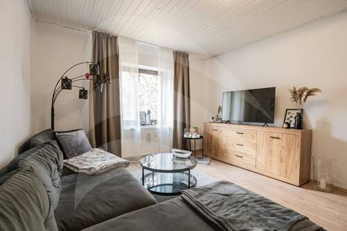 Wohnung Nr. 5 - 2 Zimmer Mehrfamilienhaus, Wohnhaus in Neureichenau