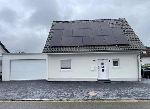 Hausansicht - Einfamilienhaus mit Garage und EBK in Schramberg-Waldmössingen