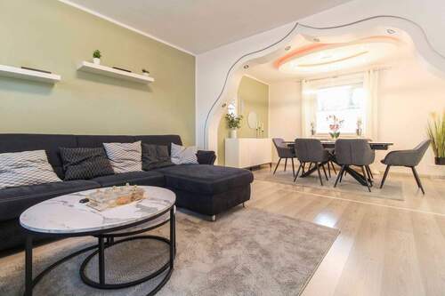 Wohn- und Esszimmer - 6 Zimmer Reihenmittelhaus zum Kaufen in Bremerhaven