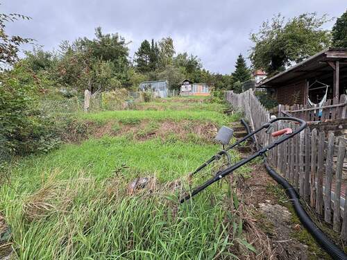 Garten mit Hanglage - 6 Zimmer Mehrfamilienhaus, Wohnhaus in Rödental