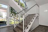 Treppenhaus im Eingangsbereich - 
