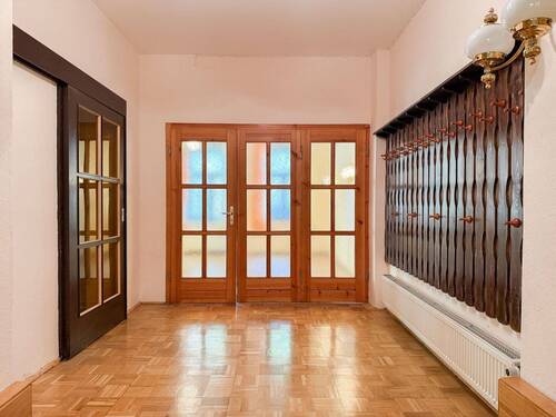 Bild 2 - 6 Zimmer Mehrfamilienhaus, Wohnhaus zum Kaufen in Genthin