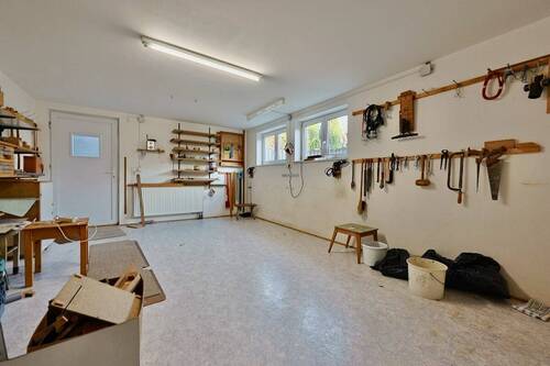 Hobbyraum im UG mit Ausgang in Garten - 