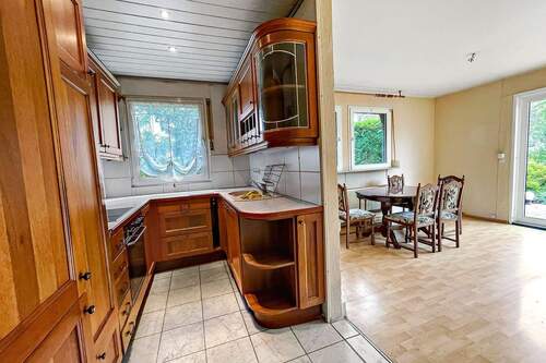 Küche mit Zugang zum Wohnzimmer - 4 Zimmer Einfamilienhaus zum Kaufen in Neuenhagen bei Berlin