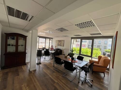 Chef Büro - Flexibler Schreibtischplatz in Sachsenhausen-Bürogemeinschaft - Kaffee inklusive
