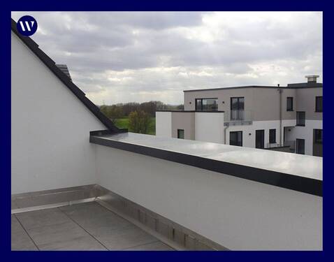 Loggia - Herrliche Aussichten! 4 Zimmer im DG mit Loggia, Einbauküche, 2 Bäder, Aufzug bis in die Wohnung