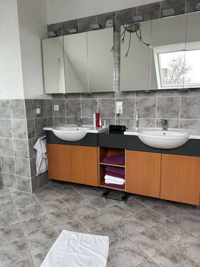 Badezimmer mit 2 Waschbecken - 