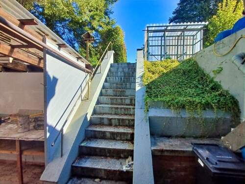 Treppe zum Gartenbereich - 