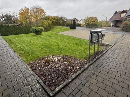 Kfz Stellplätze vor dem Haus - 8 Zimmer Einfamilienhaus in Triefenstein