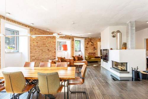 Wohnbereich und Essbereich - 