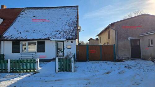 Straßenansicht mit Garage.jpg - 3 Zimmer Mehrfamilienhaus, Wohnhaus zum Kaufen in Kröslin