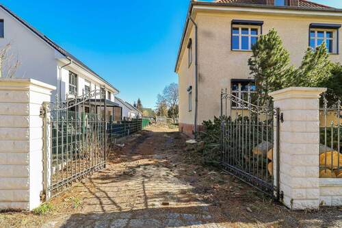 Zufahrt zum Grundstück Blickwinkel F - 