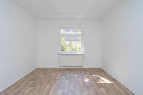 Außenansicht - 2 Zimmerwohnung im Altbau *Suchen Sie sich Ihren Fußboden aus*
