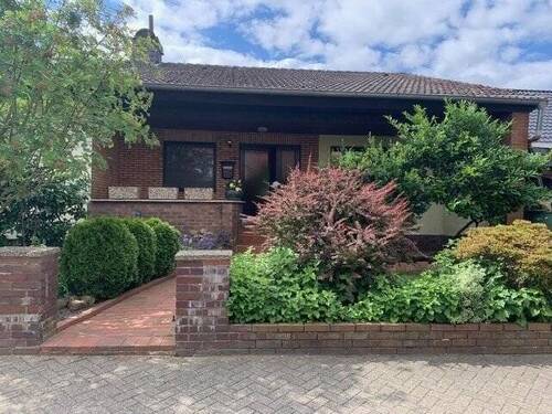 Straßenansicht - 5 Zimmer Doppelhaushälfte zum Kaufen in Edemissen