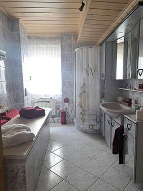 Badezimmer im Obergeschoß - 