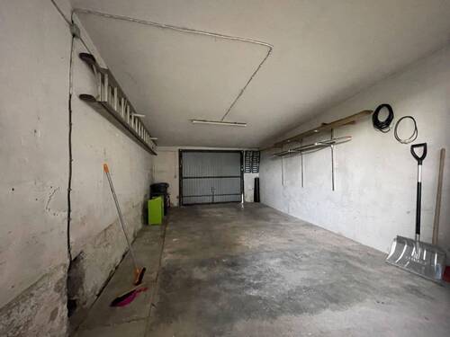 Garage Überlänge mit Elektrik und Tür zum Hofbereich - 